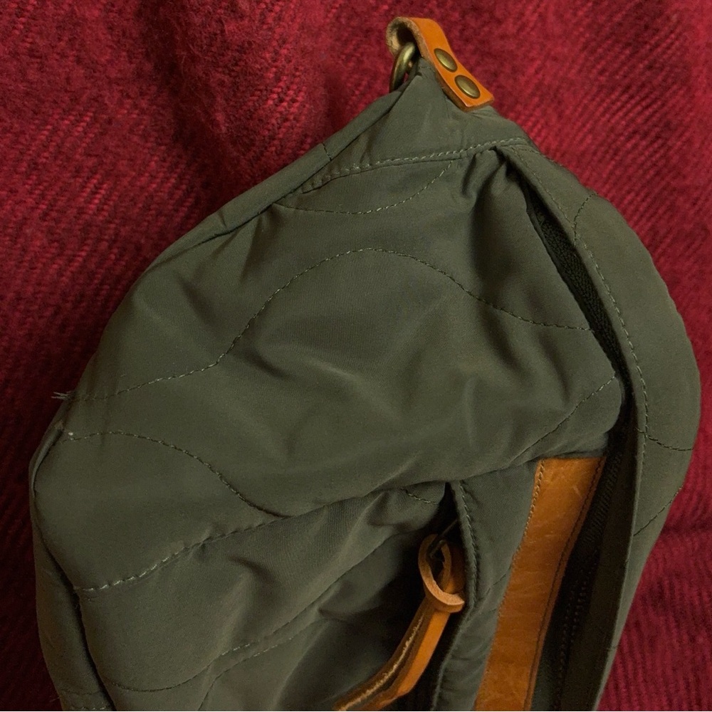 Parker Thatch Quilted Cross Your Heart Sling Bag Olive Nylon Rare - Picture 12 of 16